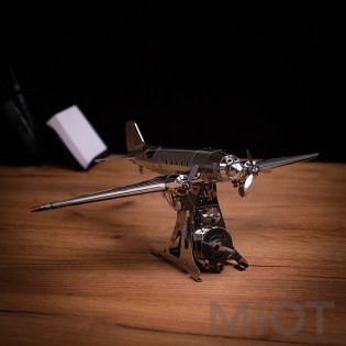 Самолет конструктор DC-3 Remarkable Douglas Metal-Time MT057
