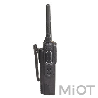 Цифрова портативна радіостанція з зарядним пристроєм - Motorola DP 4401E VHF (MDH56JDC9RA1AN)