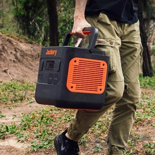 Портативна електростанцiя Jackery Explorer 2000 PRO