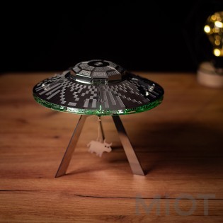 Модель НЛО с подсветкой и механизмом Stellar Raiders Metal-Time MT051