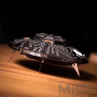 Модель НЛО с подсветкой и механизмом Stellar Raiders Metal-Time MT051