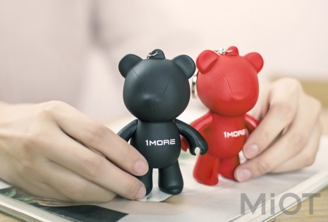 Брелок Xiaomi 1MORE Bear Earphone Stand Black
