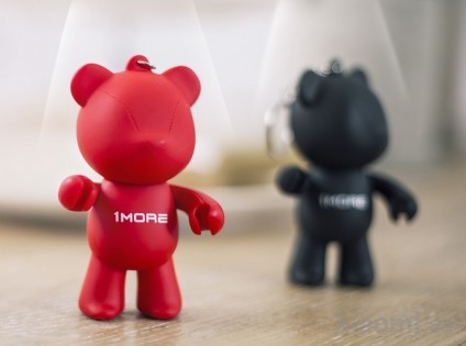 Брелок Xiaomi 1MORE Bear Earphone Stand Red