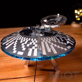Модель НЛО с подсветкой и механизмом Stellar Raiders Metal-Time MT051
