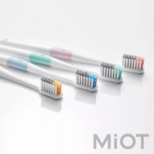 Комплект зубних щёток Xiaomi Dr.BEI Bass Toothbrush 4+1 (4 щётки +1 футляр) NUN4006RT