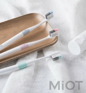 Комплект зубних щіток Xiaomi Dr.BEI Bass Toothbrush 4+1 (4 щітки +1 футляр) NUN4006RT