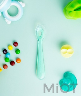 Детские силиконовые ложки Xiaomi Kola Mama Baby Silicone Spoons Pink + Green 2 pcs set