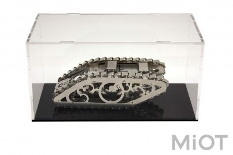 Дисплей вітринний акриловий (модель машинки, танк L195*W100*H100)