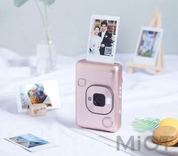 Фотокамера миттєвого друку Fujifilm Instax Mini LiPlay