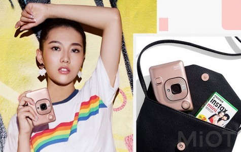 Фотокамера миттєвого друку Fujifilm Instax Mini LiPlay