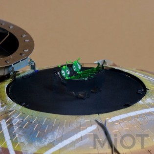 Модель НЛО с подсветкой и механизмом Stellar Raiders Metal-Time MT051