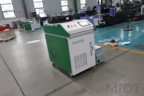Унiверсальний волоконний лазерний верстат MaxCool 3-в-1 для очищення, зварювання та рiзання 2000Вт