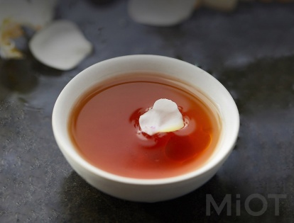 Набір чорного чая Qingyi Beauty Tsing Yi Gongfu 40 пакетів, 200 г