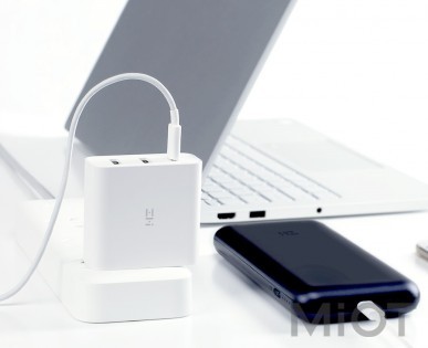 Мережевий зарядний пристрій ZMi Fast Charger 65W (3-ports 2A + 1C) White HA832