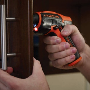 Викрутка акумуляторна BLACK+DECKER CS36BSC-QW LI-ION 3.6 В та 8 насадок (Чорно-помаранчевий)