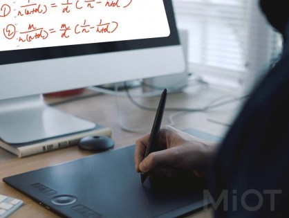 Графічний планшет Wacom Intuos Pro PTH-660/K0