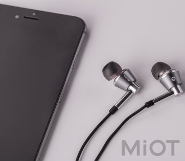 Навушники Xiaomi 1MORE Triple Driver In-Ear Headphones E1001