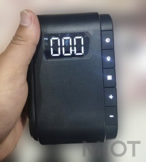 Автомобільний компресор Xiaomi Baseus Dynamic Eye Inflator Pump CRCQB03