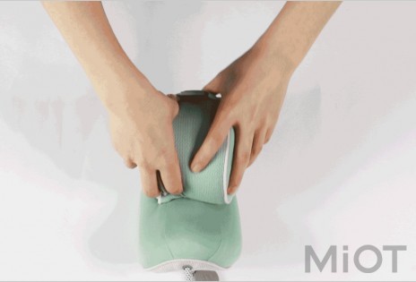 Подушка підголовник з масажером LF Massage sleep neck pillow Green LR-S100