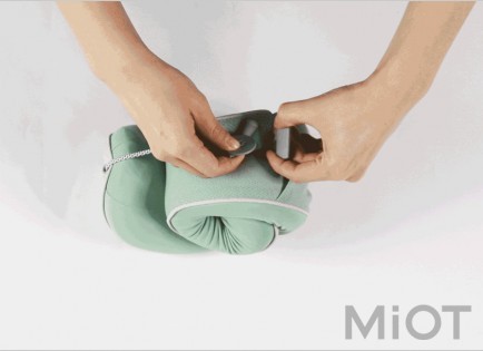 Подушка підголовник з масажером LF Massage sleep neck pillow Green LR-S100