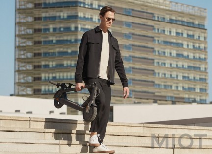Електричний самокат Xiaomi Mi Electric Scooter 1S Black