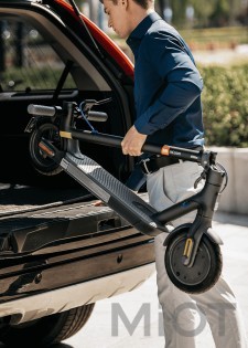 Електричний самокат Xiaomi Mi Electric Scooter 3 Black