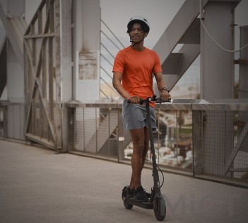 Електричний самокат Xiaomi Mi Electric Scooter Pro 2 Black