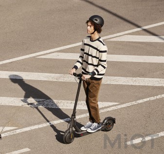 Електросамокат Xiaomi Mi Scooter Essential (Black)