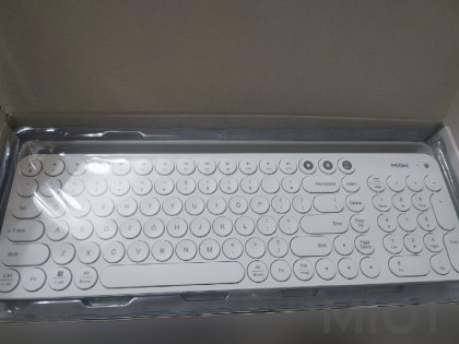 Бездротова Bluetooth-клавіатура Xiaomi MiiiW (MWBK01) White