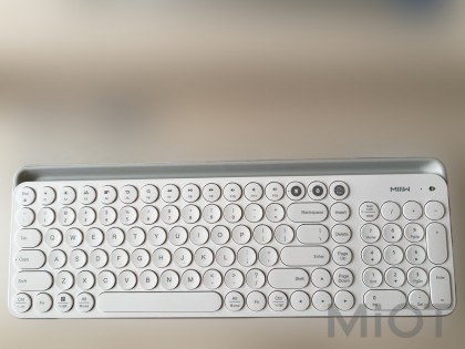Бездротова Bluetooth-клавіатура Xiaomi MiiiW (MWBK01) White