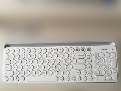 Беспроводная Bluetooth-клавиатура Xiaomi MiiiW (MWBK01) White
