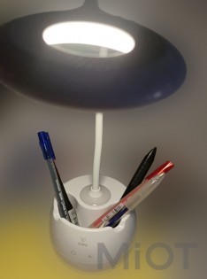 Настільна лампа з тримачем для ручок Xiaomi Deli 4326