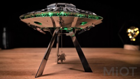 Модель НЛО з підсвічуванням та механізмом Stellar Raiders Metal-Time MT051